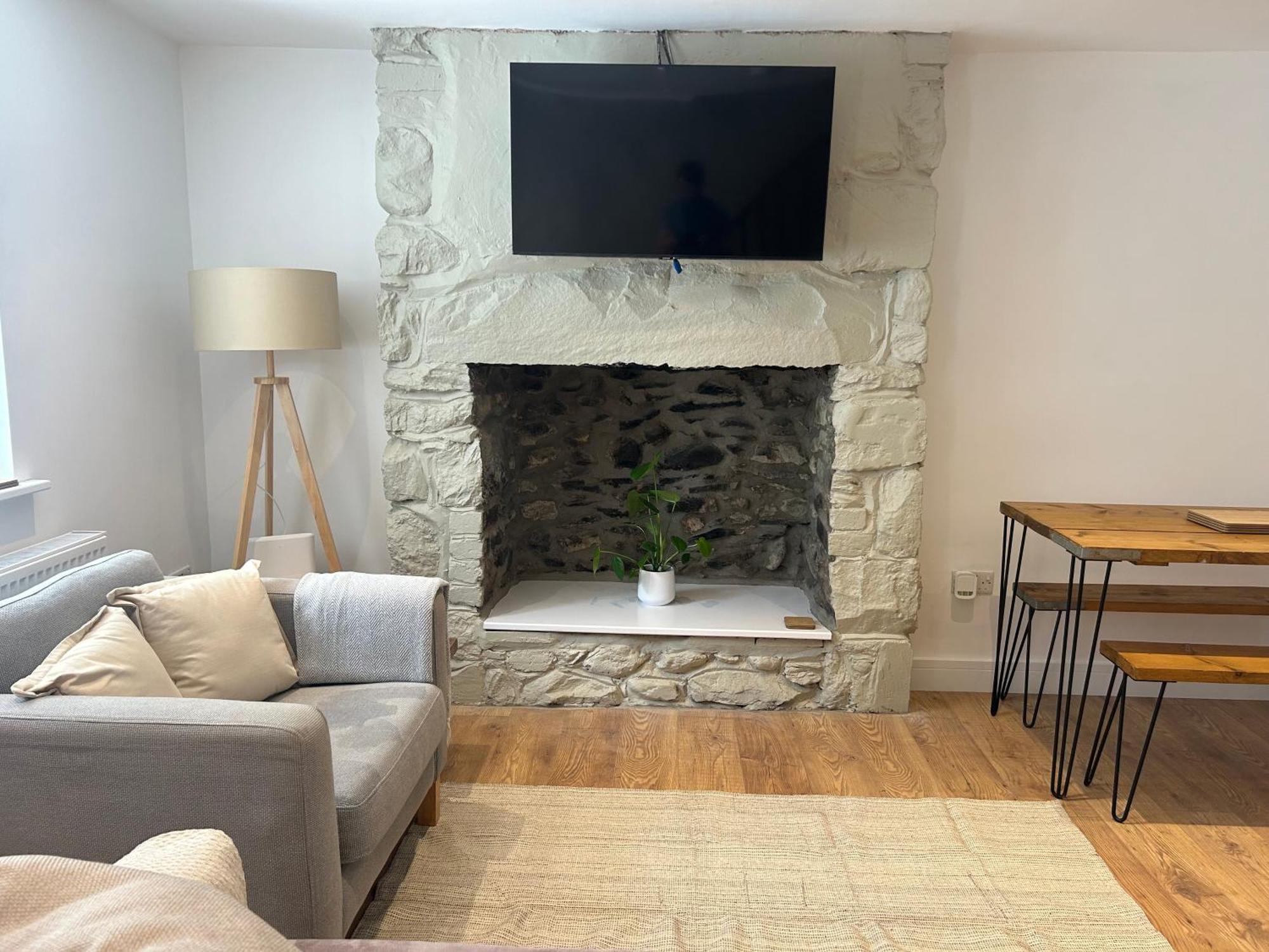 Cosy Modern Miners Cottage Llanllechid Εξωτερικό φωτογραφία