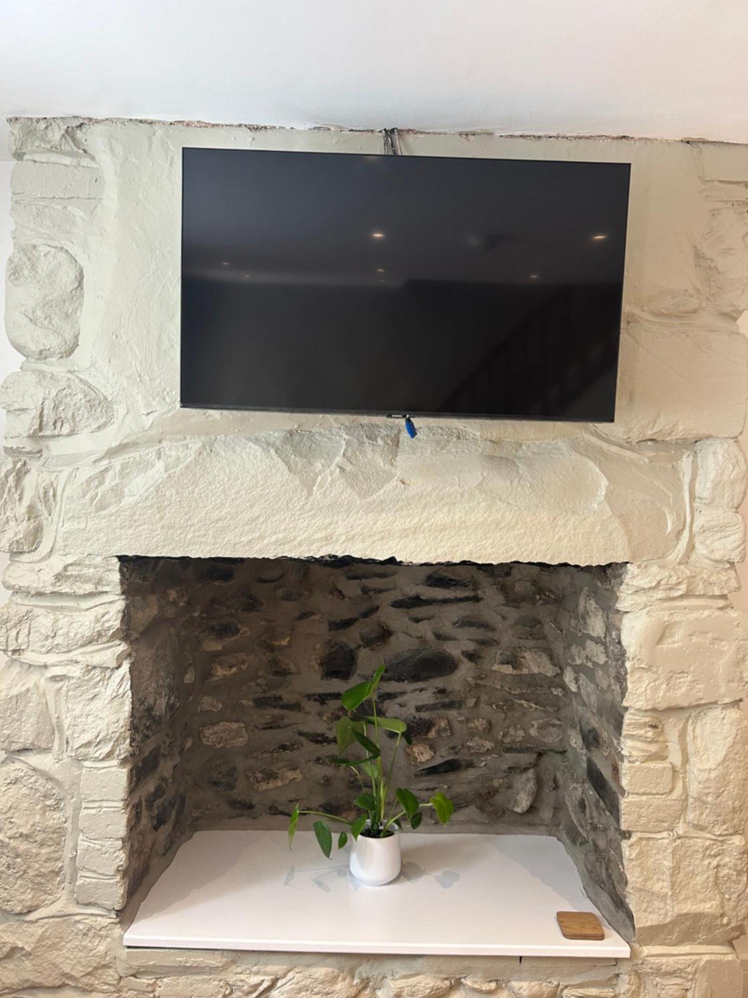 Cosy Modern Miners Cottage Llanllechid Εξωτερικό φωτογραφία