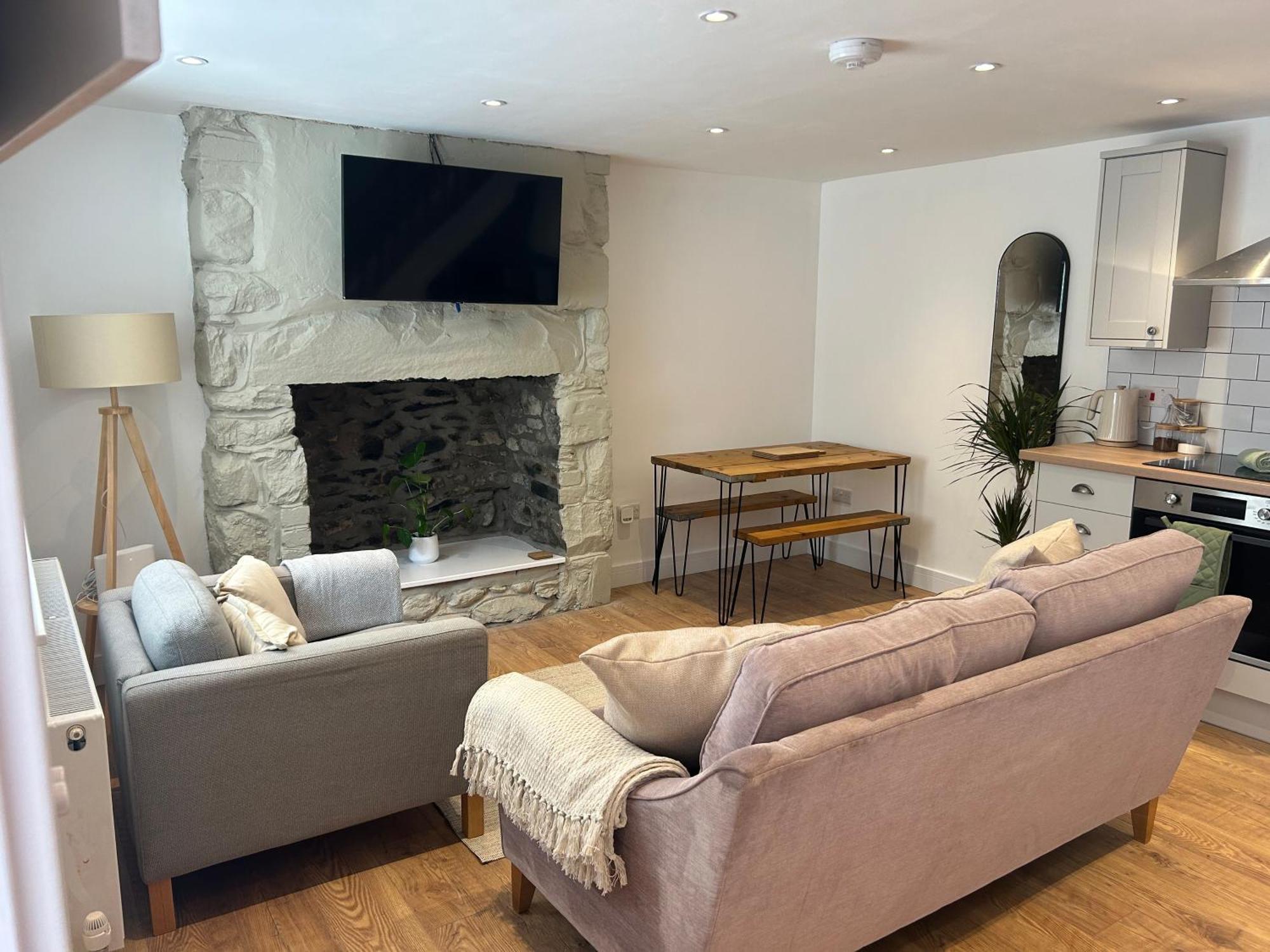 Cosy Modern Miners Cottage Llanllechid Εξωτερικό φωτογραφία